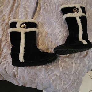 Michael kors size 8 black furry boots